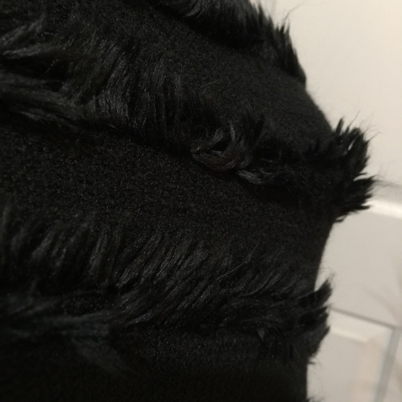 PONCHO Sweater - Picture 4 of 6